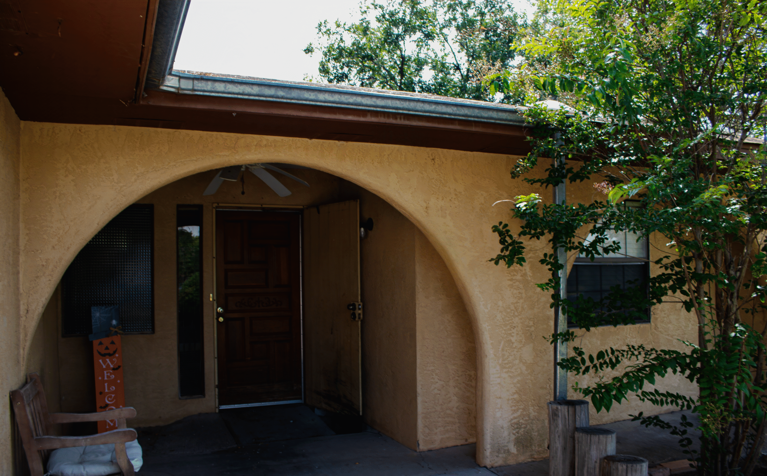 outside Front door of 906 La Paloma Ln