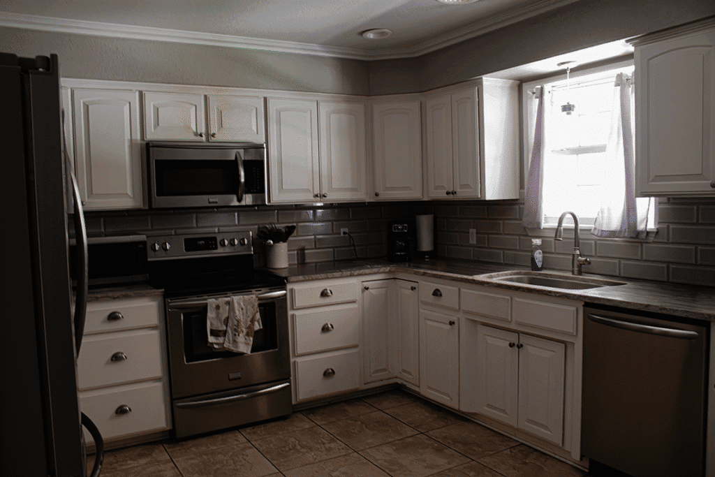 3706 Bandolina Ave's kitchen